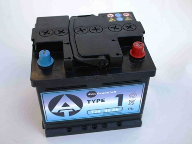 Starterbatterie AT 1 12 V 40 Ah Starterbatterie AT 1 12 V 40 Ah